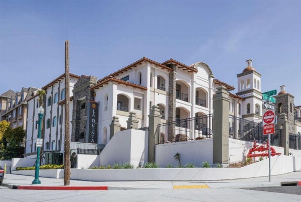 La Quinta Inn & Suites by Wyndham Santa Cruz image 16