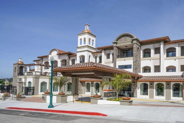 La Quinta Inn & Suites by Wyndham Santa Cruz image 7